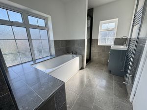 Batthroom- click for photo gallery